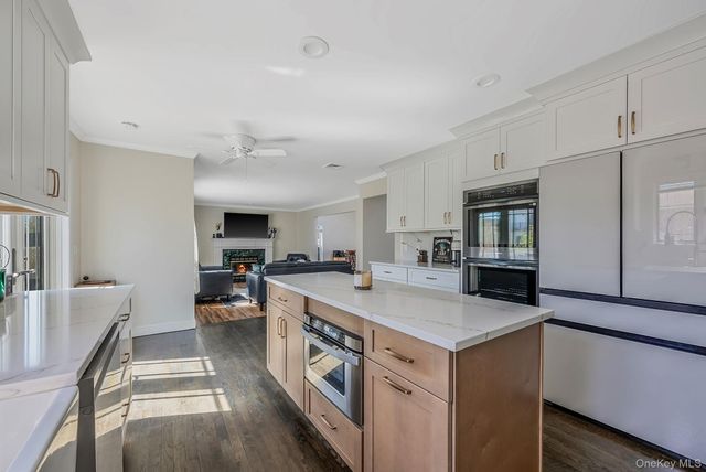 810 Anthony Drive, Lindenhurst, NY 11757