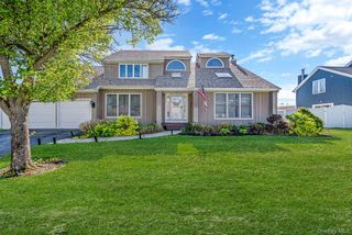 810 Anthony Drive, Lindenhurst, NY 11757