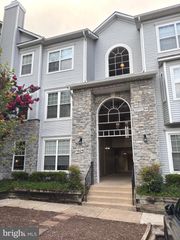 5924 FOUNDERS HILL DR #302, Alexandria, VA 22310