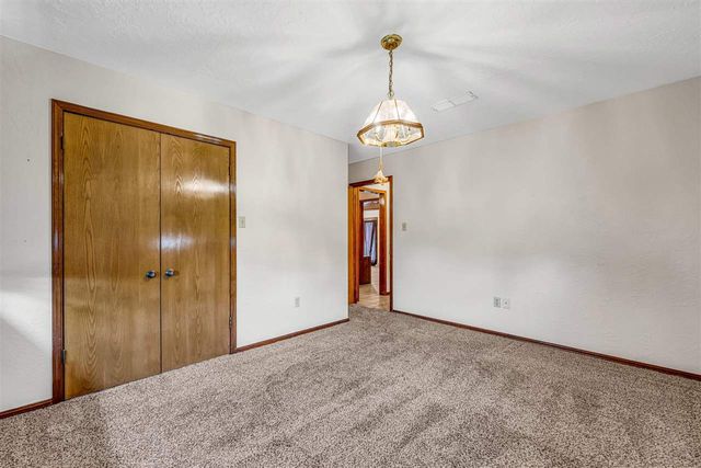 212 NW Holsey Ln, Indiahoma, OK 73552