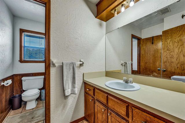 212 NW Holsey Ln, Indiahoma, OK 73552