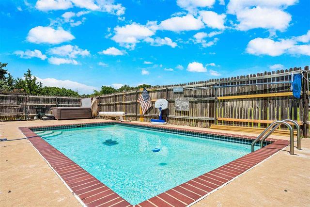 212 NW Holsey Ln, Indiahoma, OK 73552