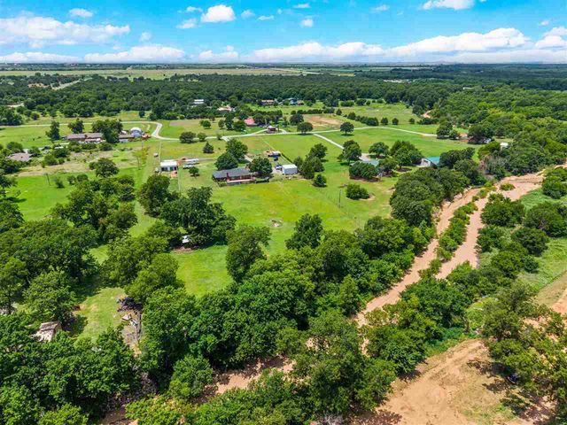 212 NW Holsey Ln, Indiahoma, OK 73552