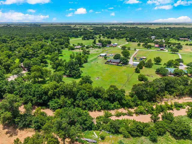 212 NW Holsey Ln, Indiahoma, OK 73552