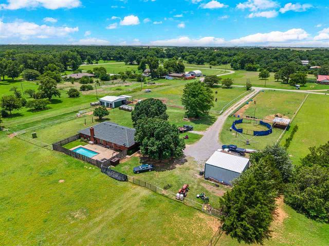 212 NW Holsey Ln, Indiahoma, OK 73552