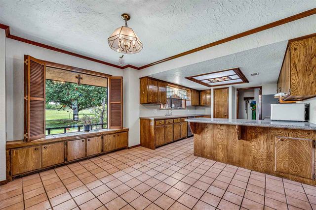 212 NW Holsey Ln, Indiahoma, OK 73552