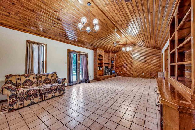 212 NW Holsey Ln, Indiahoma, OK 73552