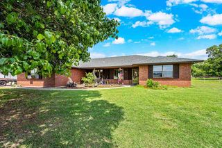212 NW Holsey Ln, Indiahoma, OK 73552