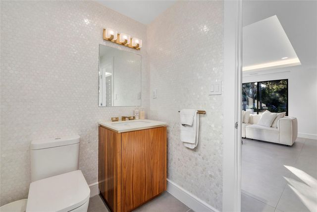 500 NE 14th Avenue, Fort Lauderdale, FL 33301