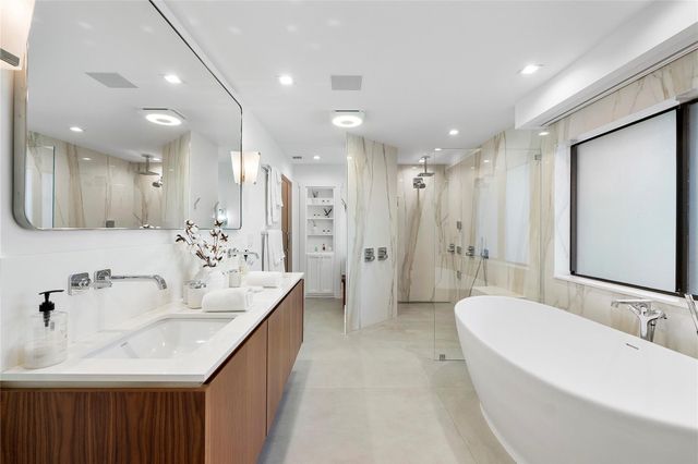 500 NE 14th Avenue, Fort Lauderdale, FL 33301