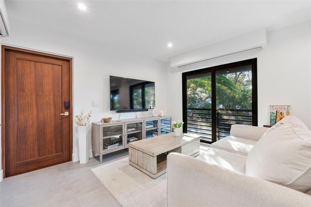 500 NE 14th Avenue, Fort Lauderdale, FL 33301