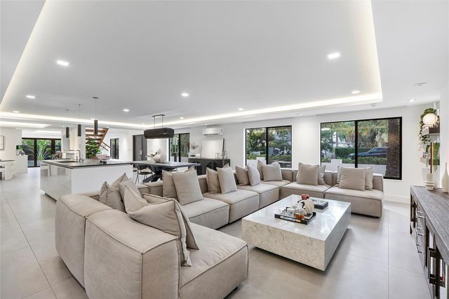 500 NE 14th Avenue, Fort Lauderdale, FL 33301