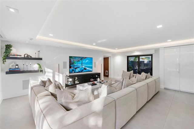 500 NE 14th Avenue, Fort Lauderdale, FL 33301