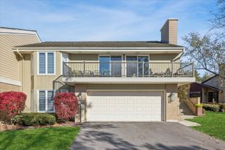 165 Briarwood North, Oak Brook, IL 60523