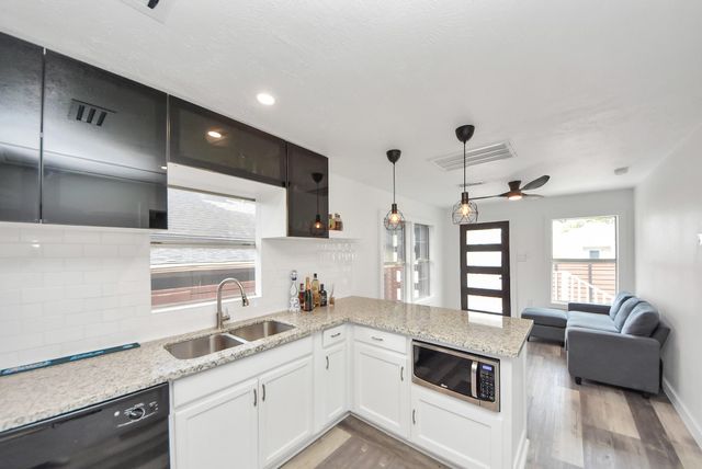 824 Wilkes Street, Houston, TX 77009