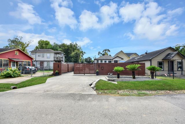 824 Wilkes Street, Houston, TX 77009