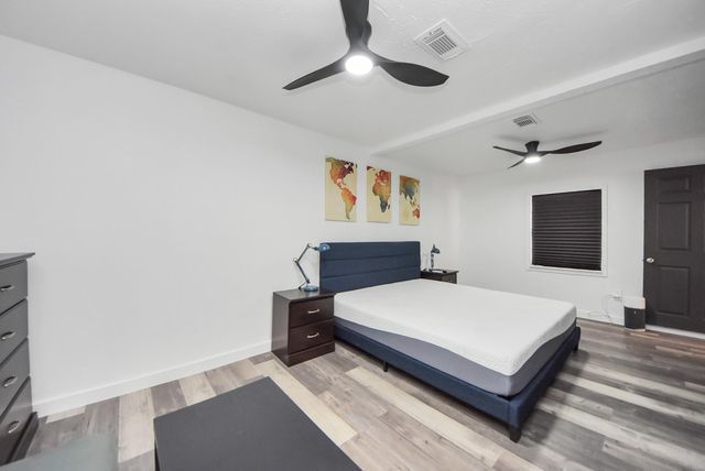 824 Wilkes Street, Houston, TX 77009