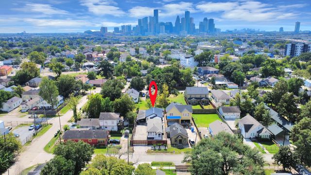 824 Wilkes Street, Houston, TX 77009
