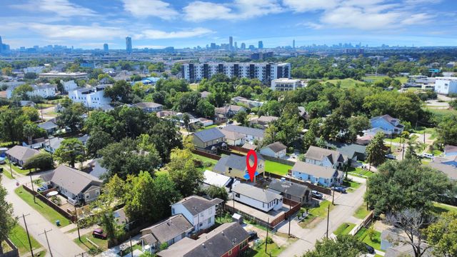 824 Wilkes Street, Houston, TX 77009