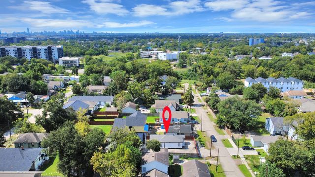 824 Wilkes Street, Houston, TX 77009