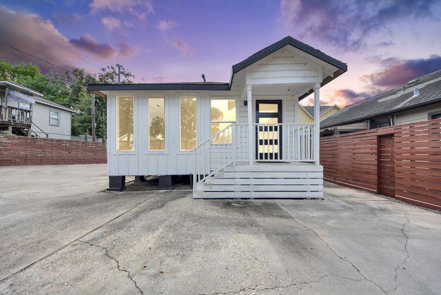 824 Wilkes Street, Houston, TX 77009