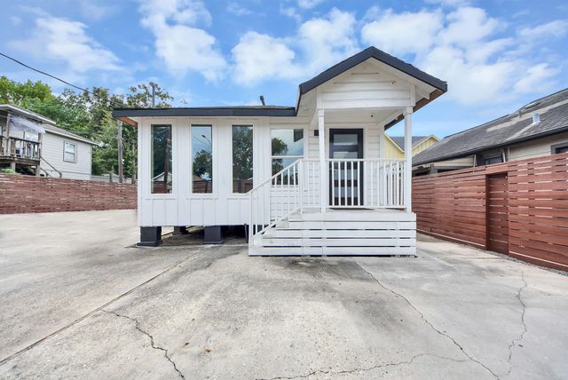 824 Wilkes Street, Houston, TX 77009