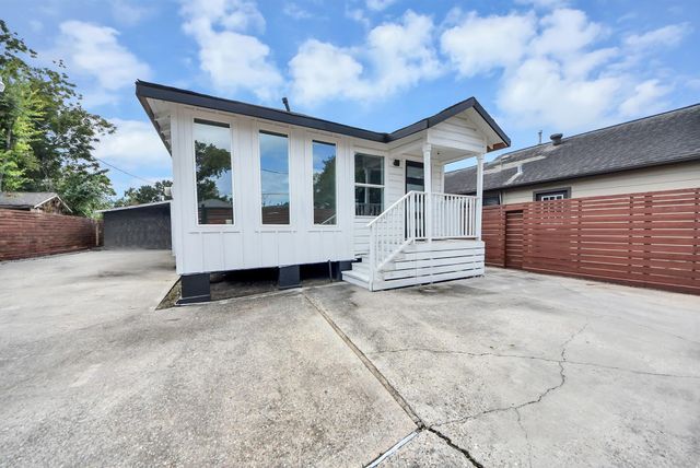 824 Wilkes Street, Houston, TX 77009
