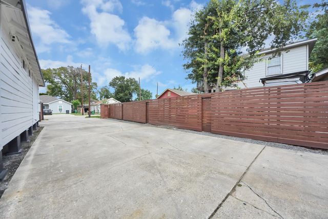 824 Wilkes Street, Houston, TX 77009