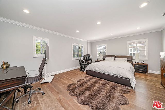 681 S Bronson Avenue, Los Angeles, CA 90005