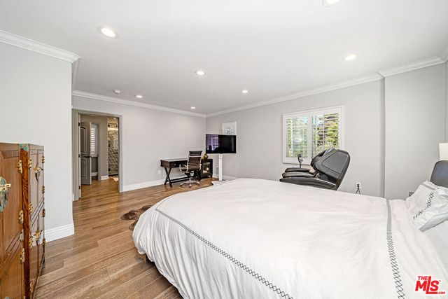 681 S Bronson Avenue, Los Angeles, CA 90005