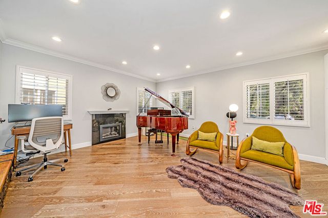 681 S Bronson Avenue, Los Angeles, CA 90005