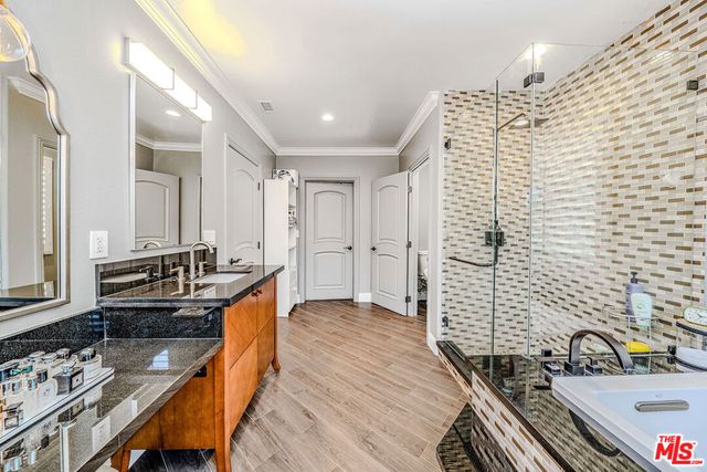 681 S Bronson Avenue, Los Angeles, CA 90005