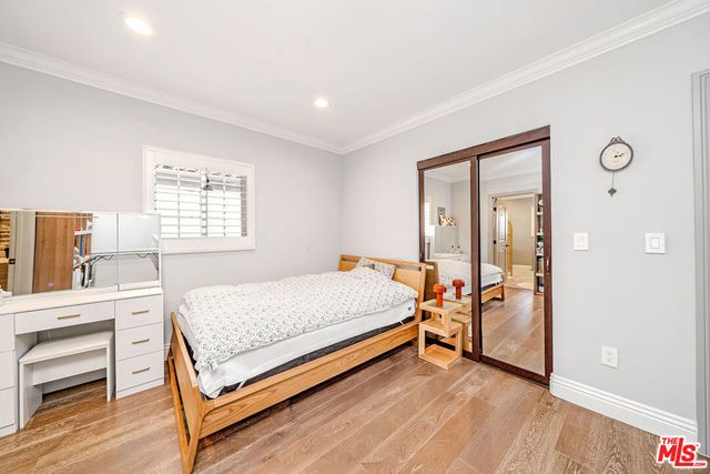 681 S Bronson Avenue, Los Angeles, CA 90005