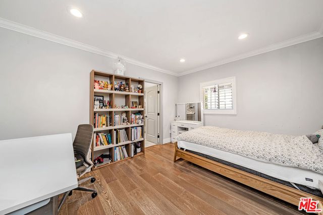 681 S Bronson Avenue, Los Angeles, CA 90005
