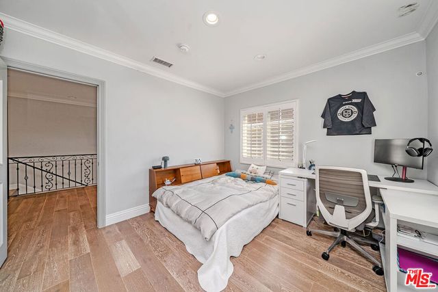 681 S Bronson Avenue, Los Angeles, CA 90005