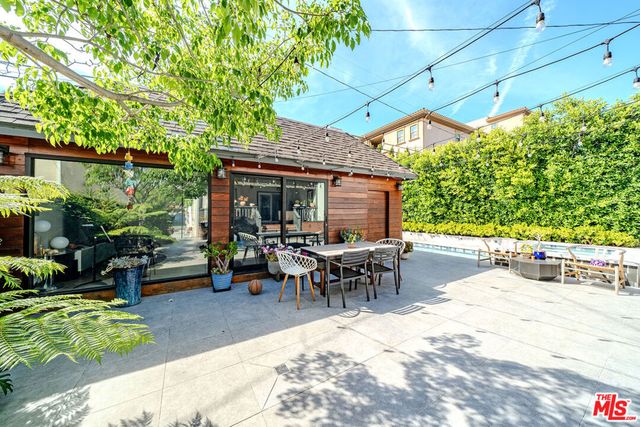 681 S Bronson Avenue, Los Angeles, CA 90005