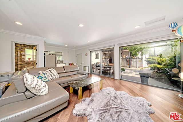 681 S Bronson Avenue, Los Angeles, CA 90005