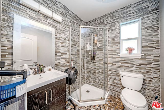 681 S Bronson Avenue, Los Angeles, CA 90005