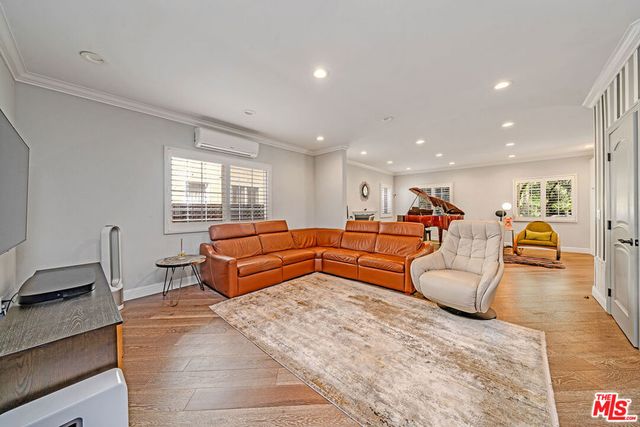 681 S Bronson Avenue, Los Angeles, CA 90005