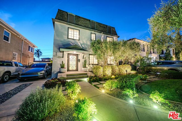 681 S Bronson Avenue, Los Angeles, CA 90005