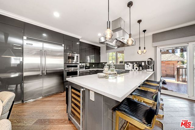 681 S Bronson Avenue, Los Angeles, CA 90005