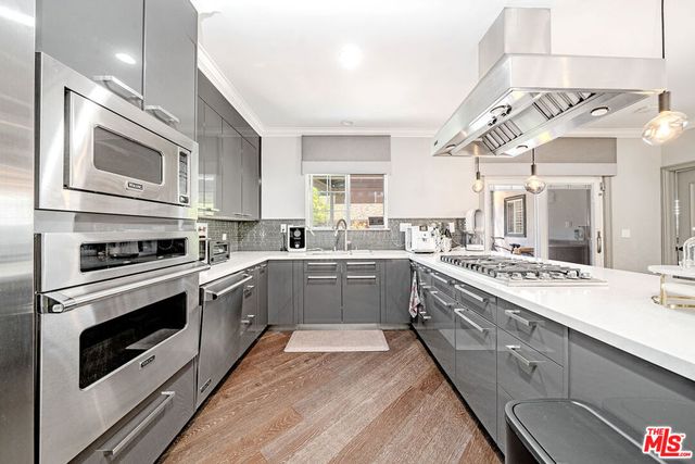 681 S Bronson Avenue, Los Angeles, CA 90005