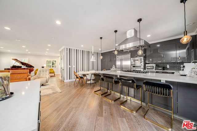 681 S Bronson Avenue, Los Angeles, CA 90005