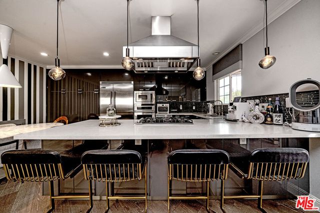 681 S Bronson Avenue, Los Angeles, CA 90005