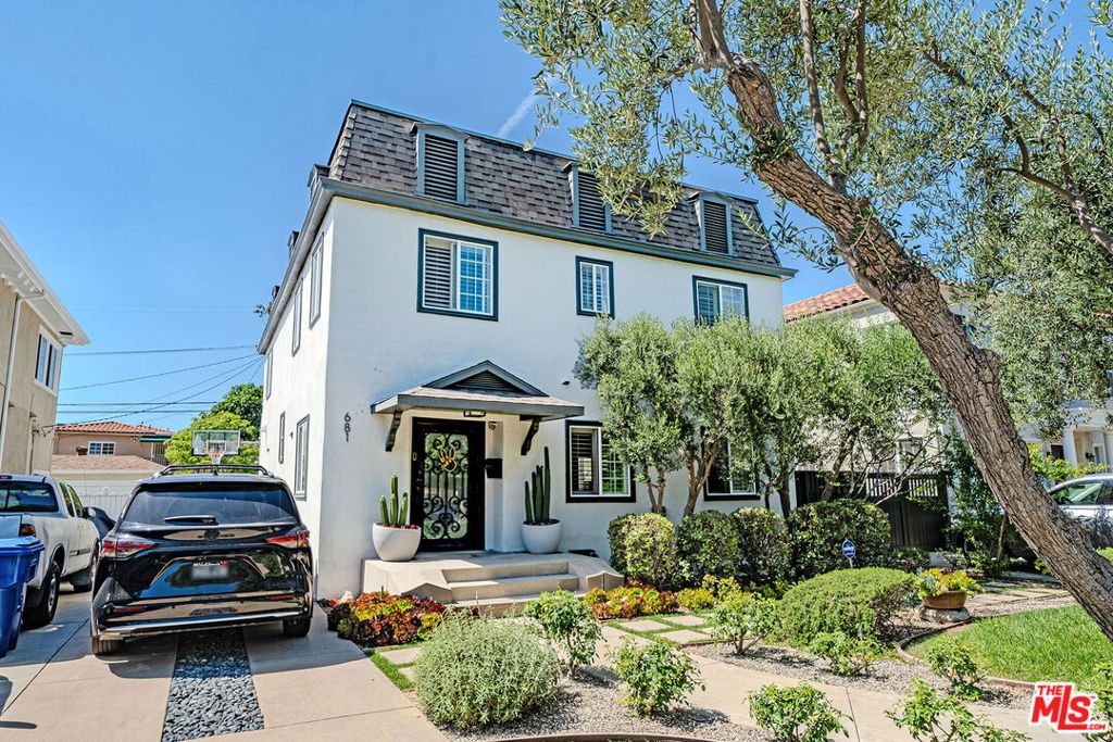681 S Bronson Avenue, Los Angeles, CA 90005