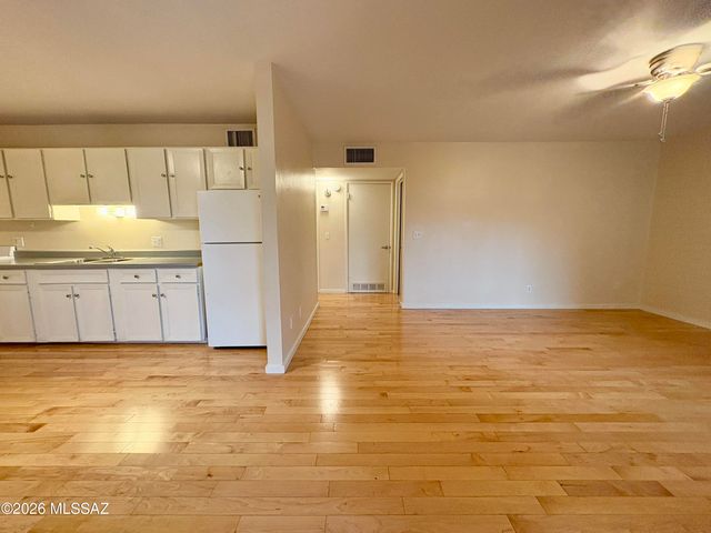 835 N 6th Ave Apt 18, Tucson, AZ 85705