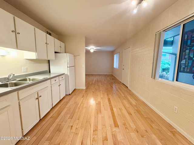 835 N 6th Ave Apt 18, Tucson, AZ 85705