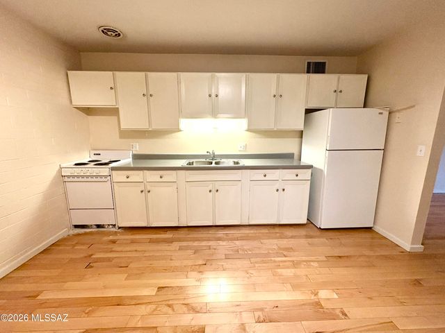 835 N 6th Ave Apt 18, Tucson, AZ 85705