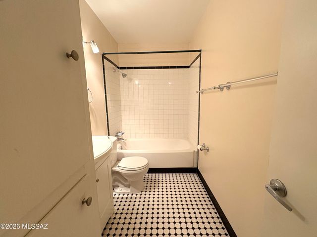 835 N 6th Ave Apt 18, Tucson, AZ 85705