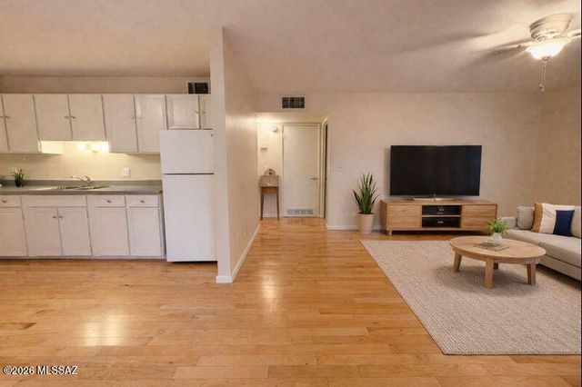 835 N 6th Ave Apt 18, Tucson, AZ 85705